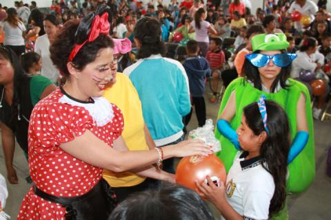 Visita el alcalde a niños y niñas de Apizaco imagen 2