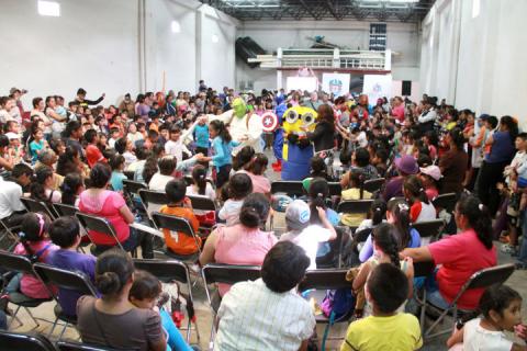 Visita el alcalde a niños y niñas de Apizaco imagen 3
