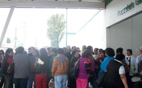 Indignación, impotencia y decepción dejó a pensionados y jubilados desalojo imagen 3
