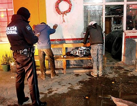 Alarma en Tequexquitla por tambos de Clorobencenos imagen 2