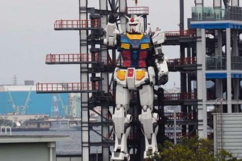Cobra vida un gigante robot creado en Japón