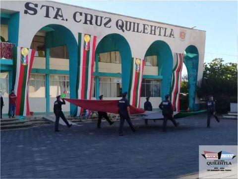 Flores Grande encabezo Izamiento de la Bandera Nacional imagen 1