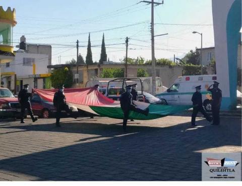 Flores Grande encabezo Izamiento de la Bandera Nacional imagen 2