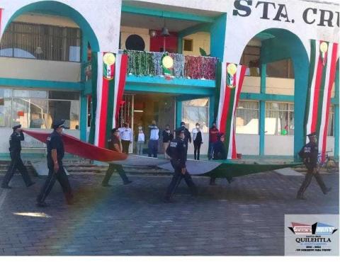 Flores Grande encabezo Izamiento de la Bandera Nacional imagen 3