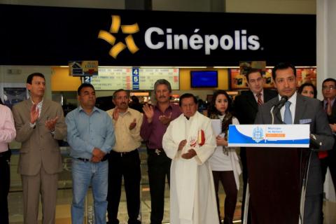 Inaugura Orlando Santacruz primera etapa de Plaza Apizaco imagen 3
