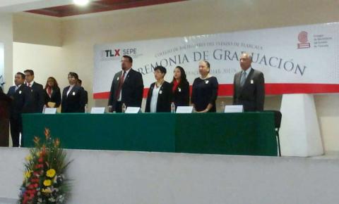 Maribel Cervantes es madrina de la generación 2014 A–2017 B del COBAT 22 imagen 6