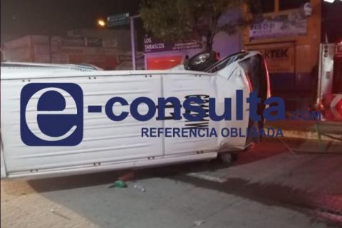 Camión de bomberos choca contra colectiva en Apizaco imagen 1