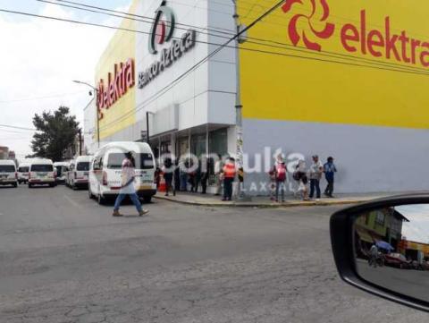 En días de mayor contagio de Covid-19 siguen aglomeraciones en bancos de Apizaco imagen 14