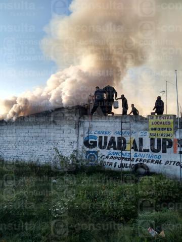 Fuerte incendio en un taller mecánico causa temor entre pobladores de Ixtacuixtla imagen 2