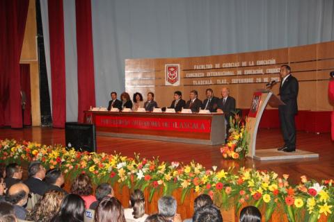 Fue UAT foro de discusión sobre la investigación del currículum imagen 2