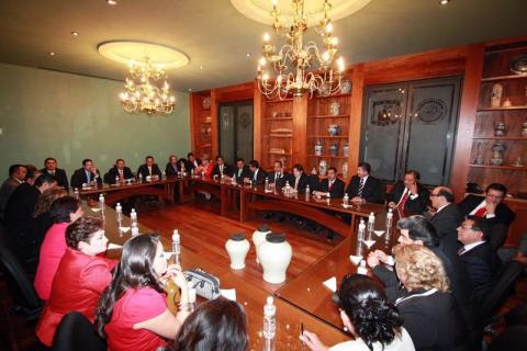 PRI desdeña conformación de grupo opositor G-18