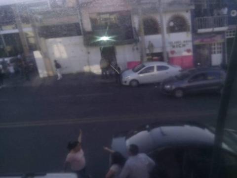 Policía capitalina tolera pelea entre borrachales imagen 2
