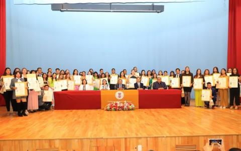 Entregó UATx títulos universitarios a egresados