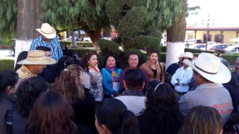 Protestan agremiados del 7 de Mayo por adeudo de lasprestaciones en Tlaxco