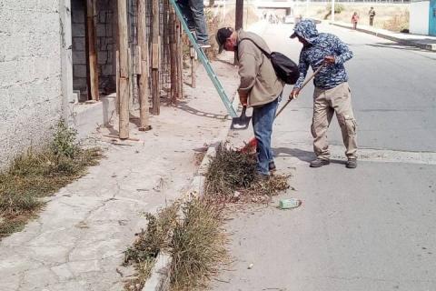 Ejecuta Ayuntamiento de Huamantla limpieza en camino al panteón de Santa Anita imagen 1