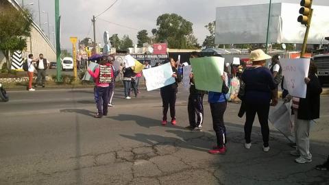 Padres de familia y alumnos del CETis 132 se manifestan en el Palacio de Gobierno imagen 2