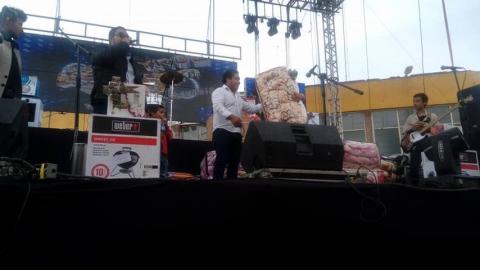 Óscar Vélez festejó en grande a mamás de Tequexquitla imagen 3