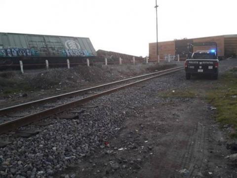 Fuerzas policiales resguardan tren accidentado en la estación de Apizaco