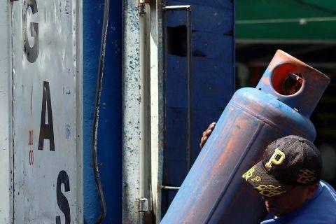 Repartidor le dan baje con su camión gasero en San Miguel del Milagro