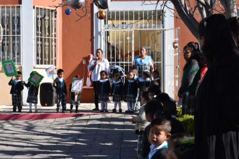 Hacen entrega de uniformes escolares en Secundaria Juan Cuamatziz en Teolocholco imagen 11