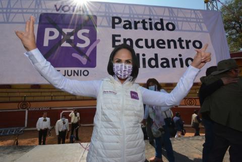 Ya estuvo bueno de que nos separen chairos contra fifis, dice Liliana Becerril