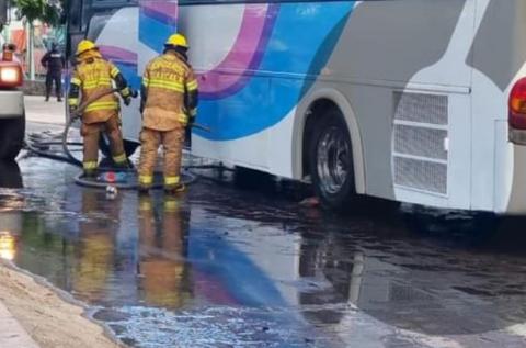 Autobús que transportaba a docentes estuvo a punto de incendiarse