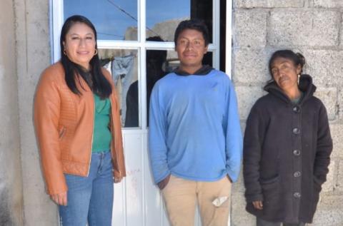 Agradece Rocío Meléndez entrega de puertas y ventanas para hogares tlaltelulquenses