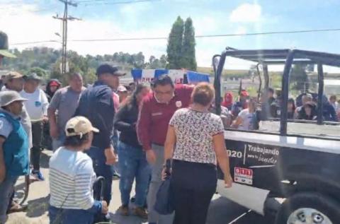 Camina panzón, pobladores le gritan a edil de Tepetitla durante una protesta por inseguridad