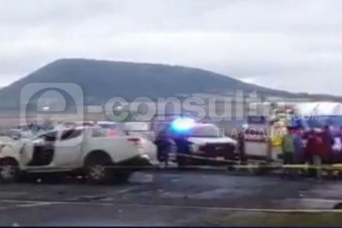 Mueren dos personas y tres lesionados en fatídico accidente en Calpulalpan