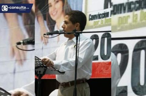 Director chanfle va contra la gobernadora