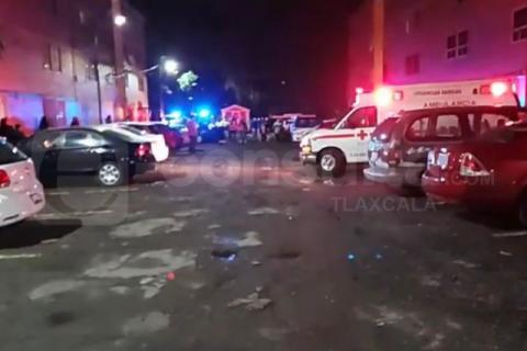 Cae mujer desde azotea de edificio en la Unidad Santa Cruz