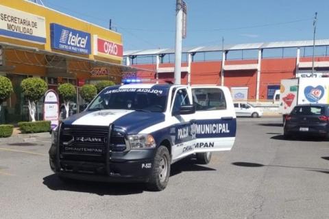 Trío de asaltantes atraca a cuentahabientes de BBVA en Chiautempan