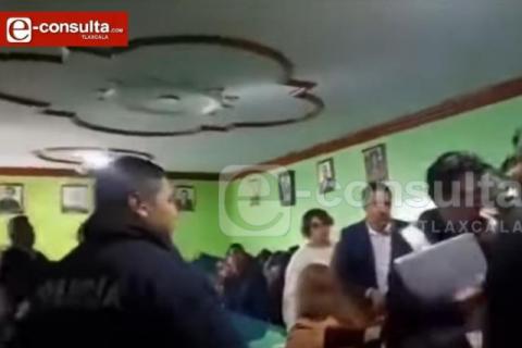 Le salió caro su bono navideño de 80 mp a la presidenta de Xiloxoxtla; se arma trifulca en el cabildo