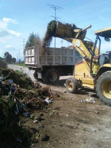 Servicios municipales realizan faenas de limpieza en el panteón municipal imagen 3