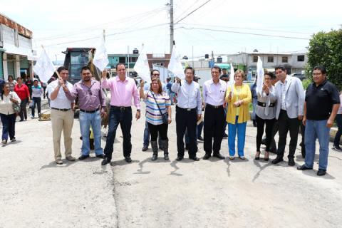 Dan banderazo de inicio de obras en la colonia Fovissste Loma Verde imagen 2