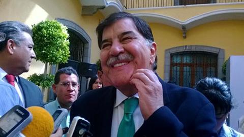 Se cuelga Gobernador de informes de alcaldes para dar el suyo imagen 1