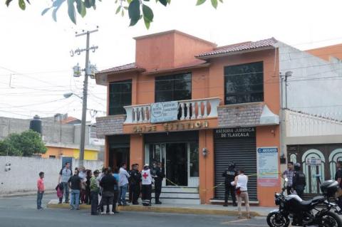 Muere joven al caer de un segundo piso por una riña imagen 3