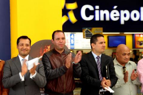 Inaugura Orlando Santacruz primera etapa de Plaza Apizaco imagen 2