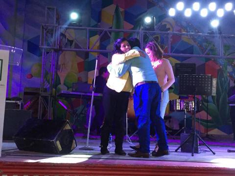 Alcalde de Tequexquitla, festeja el día del maestro imagen 1