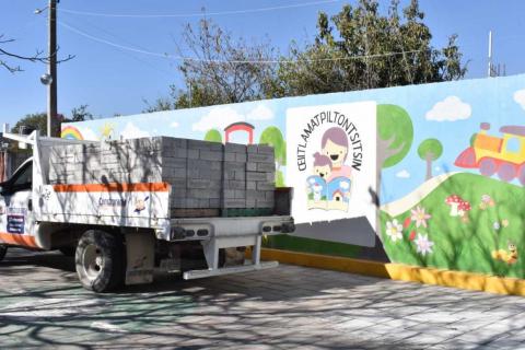 Hacen entrega de uniformes escolares en Secundaria Juan Cuamatziz en Teolocholco imagen 16