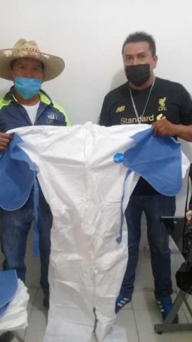 Entrega MACY overoles sanitarios a personal de limpia de Ixtenco imagen 5