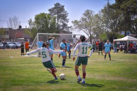Arranca tercer torneo de fútbol convocado por el ayuntamiento de Apetatitlán imagen 1