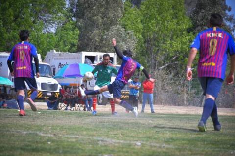 Arranca tercer torneo de fútbol convocado por el ayuntamiento de Apetatitlán imagen 2