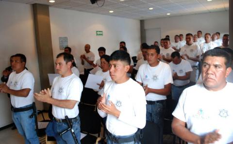 “Ahora la población tendrá la certeza de contar con policías capacitados”: JLVR imagen 2
