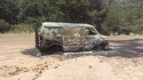 Asegura policía estatal dos vehículos calcinados en Calpulalpan imagen 2