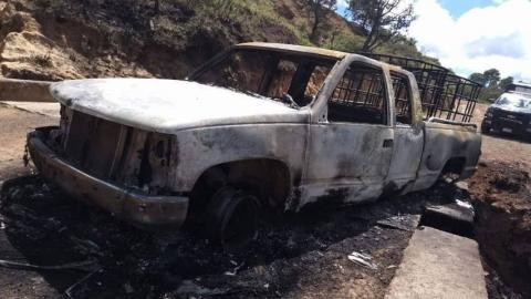 Asegura policía estatal dos vehículos calcinados en Calpulalpan imagen 1