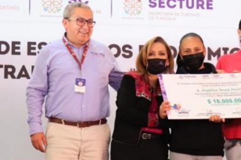 Entrega de estímulos económicos a camadas registradas en el Carnaval Tlaxcala 2023