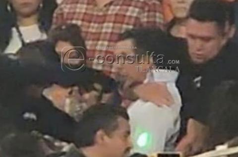Borracho evidencia las malas medidas de seguridad del Palenque