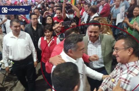 Captan a Edgar Tlapale en el besamanos con el dirigente nacional del PRI