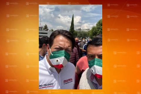 Terán acompaña a Mario Delgado a su registro ante el INE